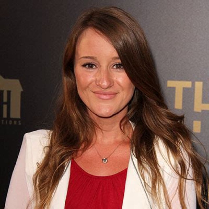 Jenna Ezarik - Bio, Age, Net Worth, Height, Single, Nationality, Body Measurement, Career