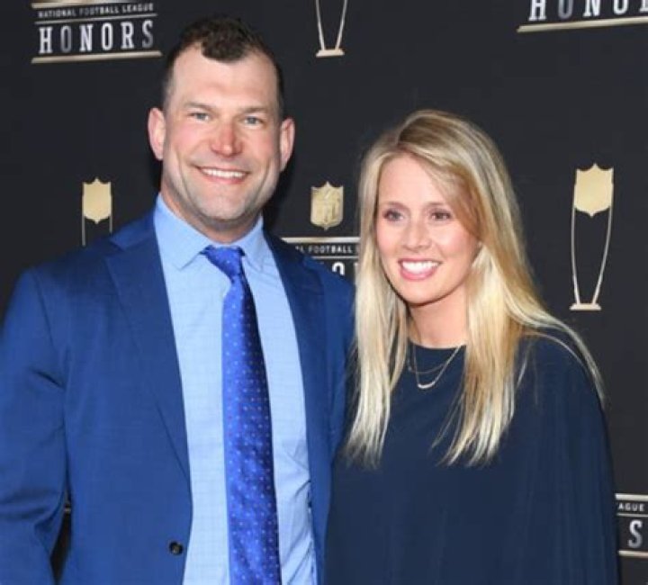 Joe Thomas Bio, Age, Height, Wife, Salary, Net Worth, NFL Network