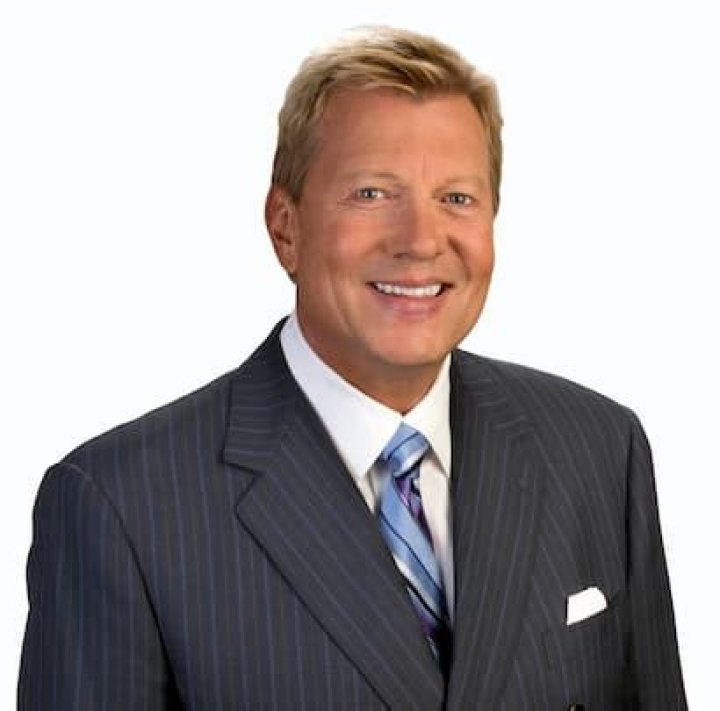 John Hook Bio, Age, Height, Wife, Salary, Net Worth, FOX 10