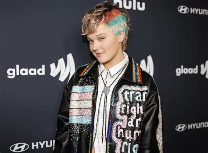 JoJo Siwa - Bio, Net Worth, Height