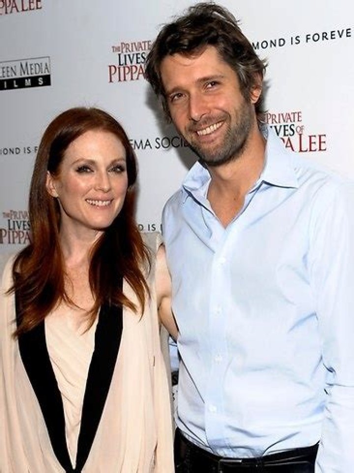 Julianne Moore Dating: A Deep Dive Into Her Romantic Life