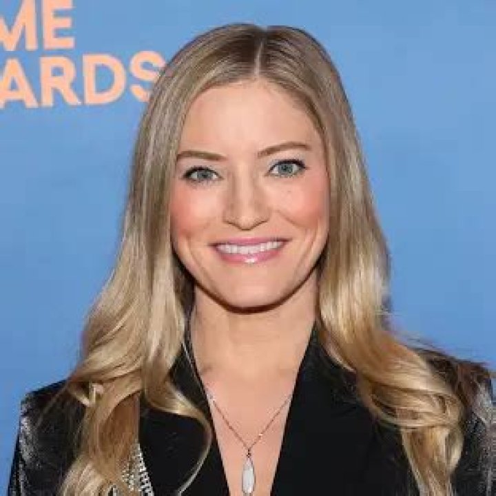 Justine Ezarik - Bio, Age, Net Worth, Height, Single, Nationality, Career