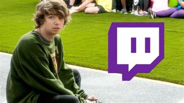 Karl Jacobs responds after being called out over not paying for Twitch emotes