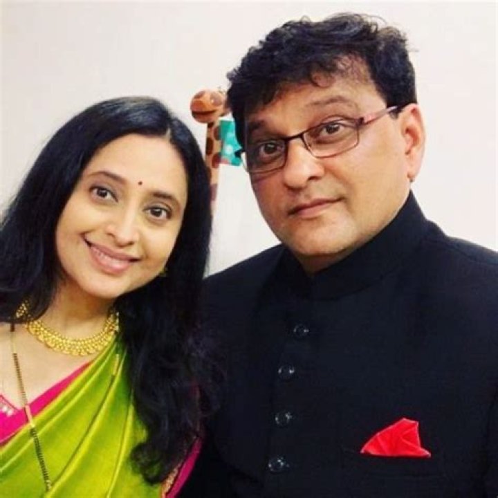 Kishori Godbole Husband, Wiki, DOB, Age, Family, Biography