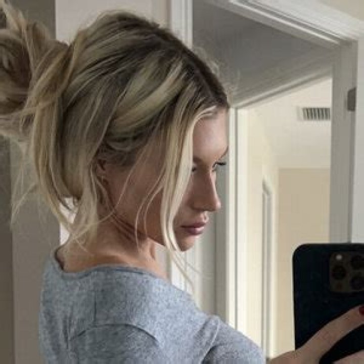 Kylayesenosky Topless: Exploring The Sensational Trend