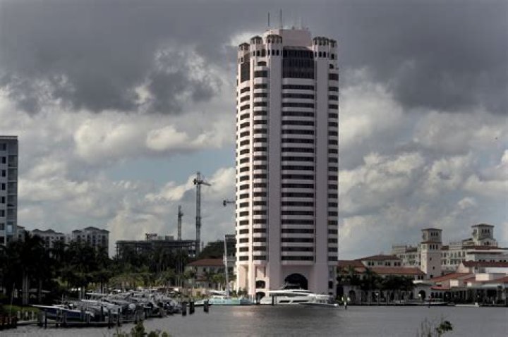 	Landmark Tower hotel, resilient in pink, reopens at The Boca Raton	
