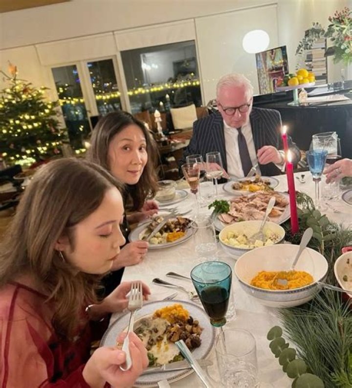Laufey Parents: Meet Singer Mom Lin Wei, Dad Jon Sigurgeirsson