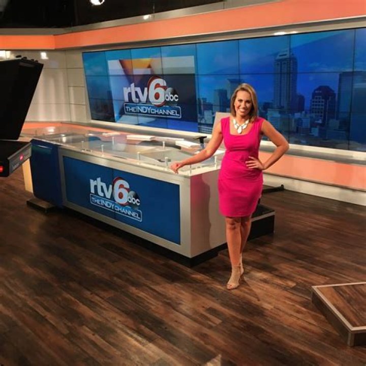Lauren Casey Wikipedia, CBS3, Wedding, Married, Bio, Age, Tattoo
