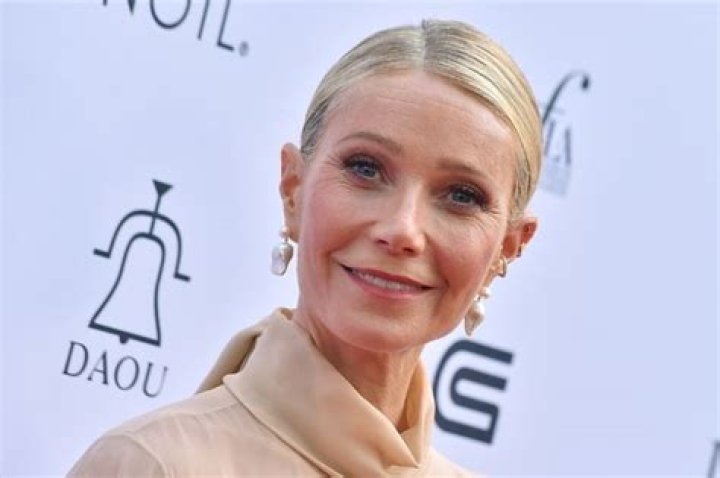 	LAUREN HILL, GWYNETH PALTROW HOT	