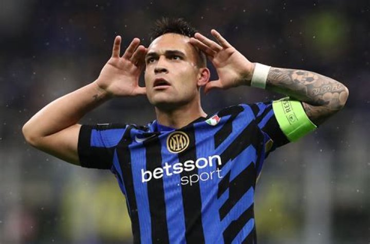 Lautaro Martinez scores for Inter in loss vs. Borussia Dortmund