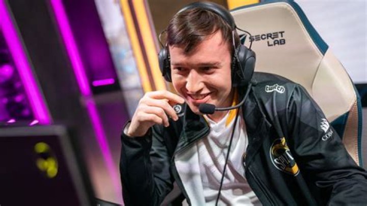 League veteran Vizicsacsi to play at Worlds 2021 for PEACE