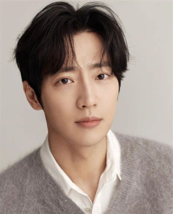 Lee Sang-Yeob - Bio, Age, Net Worth, Single, Nationality, Body Measurement, Career