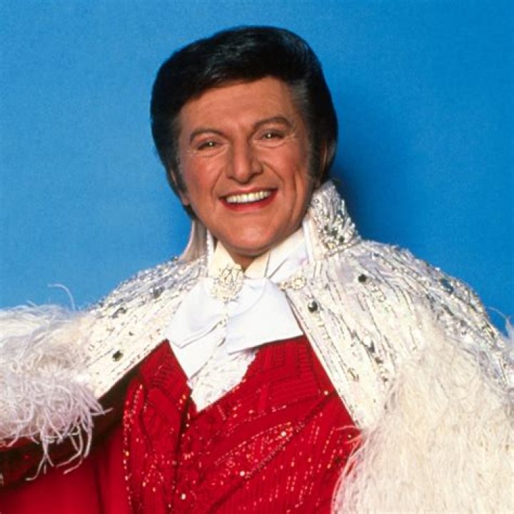 Liberace At Death Net Worth | Age, Height, Weight, Dating And More