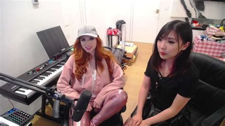 LilyPichu stuns Amouranth by freestyling over Twitch unban request