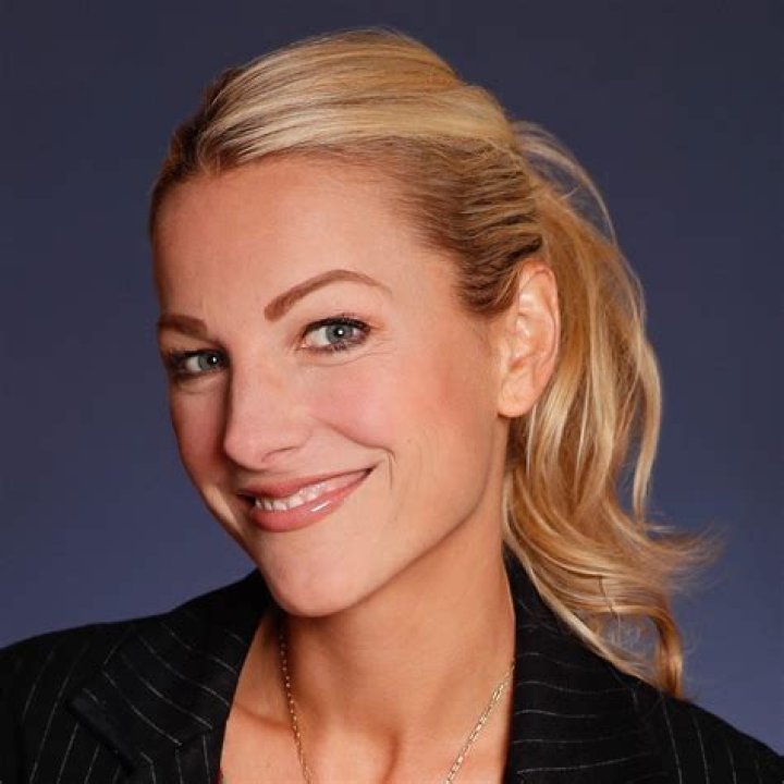 Lindsay Czarniak Bio, Age, Height, Husband, Salary, Net Worth, Fox Sports