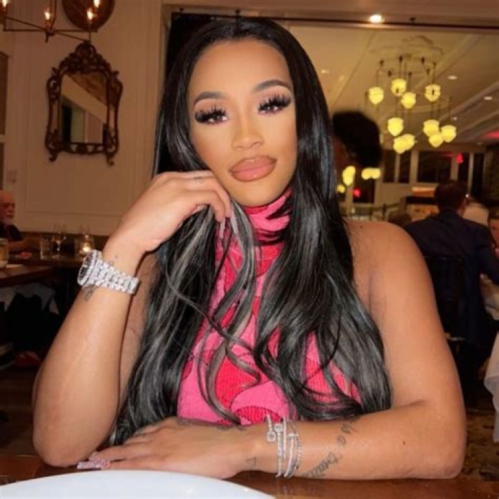 Lira Mercer - Bio, Age, Net Worth, Height, Single, Nationality, Career, Wiki