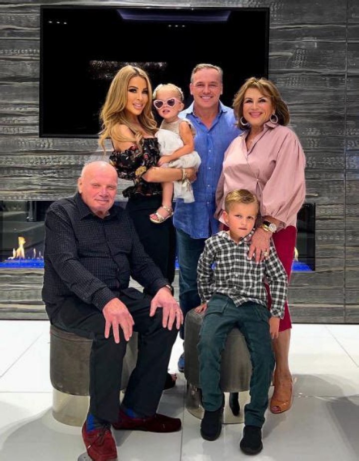 Lisa Hochstein: Wiki, Bio, Age, Parents, Height, Net Worth, Husband, Kids