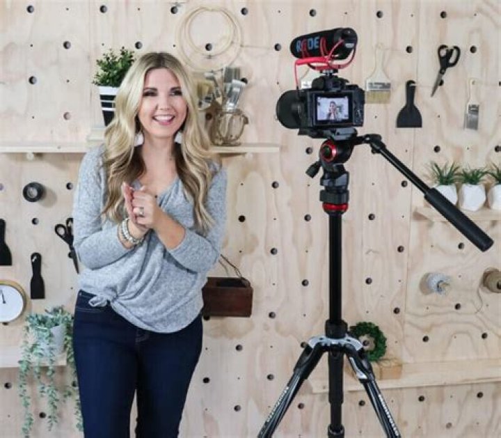 Liz Fenwick Diy Net Worth | Bio, Family, Address, Career