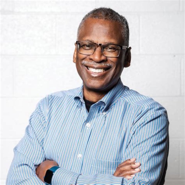 Lonnie Bee Net Worth | Bio, Family, Address, Career