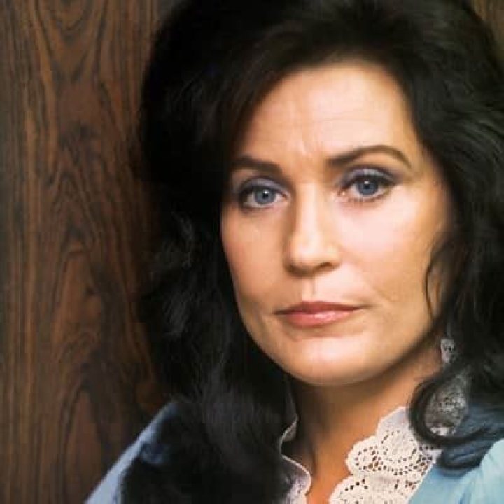 Loretta Lynn - Bio, Career, Age, Net Worth, Nationality, Facts