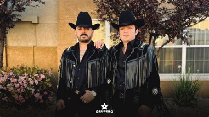 Los Dos Carnales - Logros en listas musicales