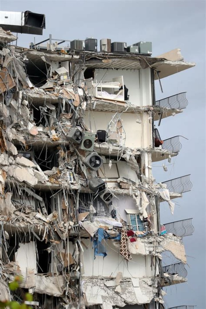 	Los edificios simplemente no se caen. ¿Qué pasó con el condominio en Surfside?	
