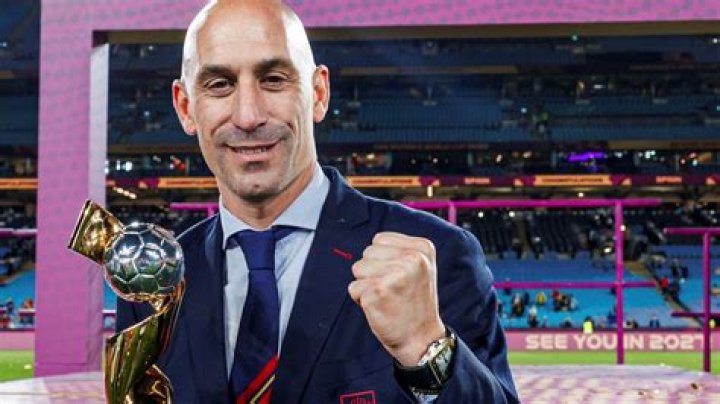 Luis Rubiales Net Worth: Bio, Age, Net Worth, Income Source & Recent Controversy!