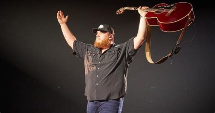 Luke Combs - Bio, Age, Net Worth, Height, Married, Nationality, Instagram
