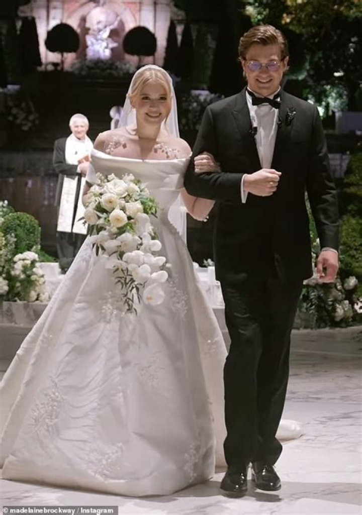 	Madeleine Brockway’s wedding photo and cost: husband Jacob LaGrone and parents	