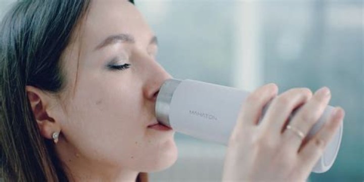 Mahaton Reveals a Self-Cleaning Water Bottle With Wireless Charging