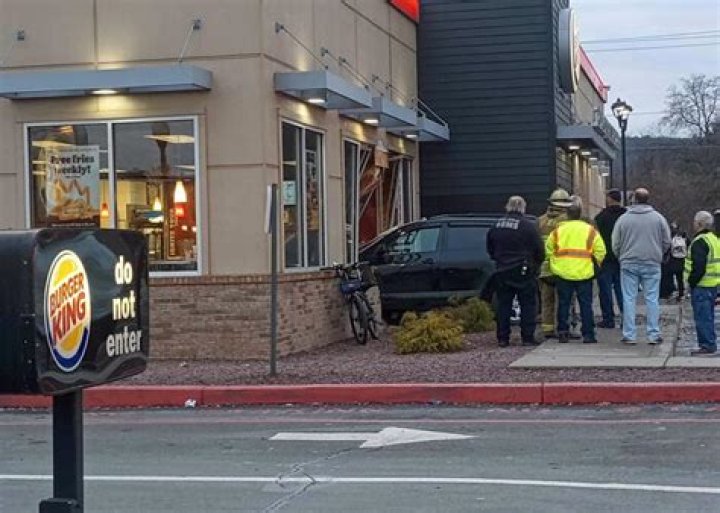 	Man crashes into pickup, backs into Burger King in Fort Lauderdale	