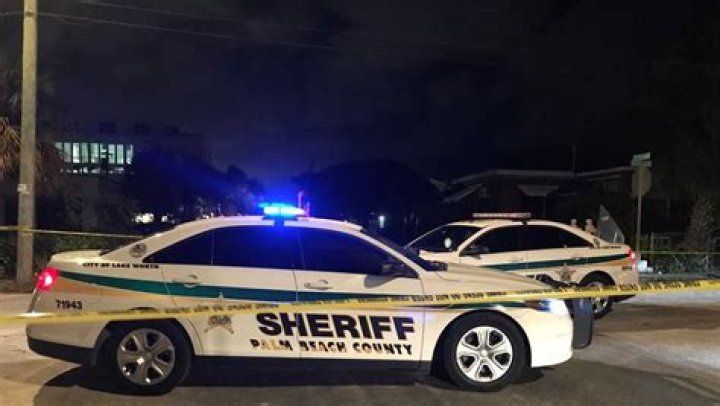 	Man dies after accidentally shooting himself in Lake Worth, deputies say	