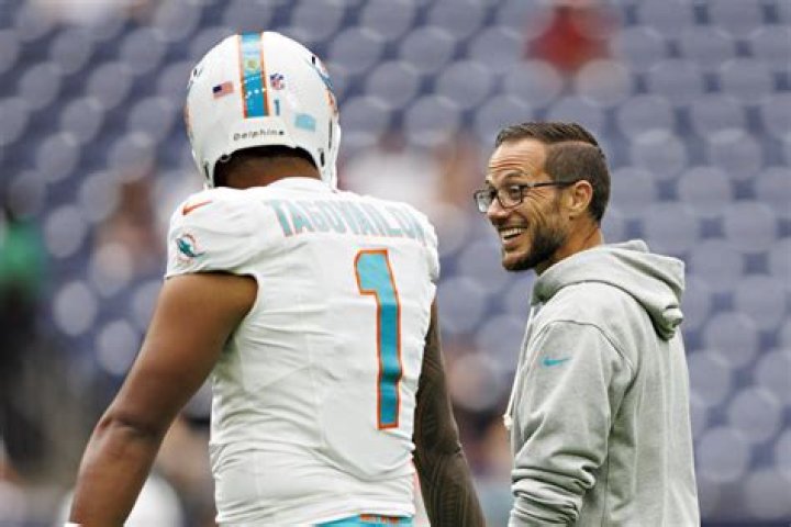 
Miami Dolphins |	Dolphins-Chargers predictions: Does anyone think Miami will pull off road upset?	