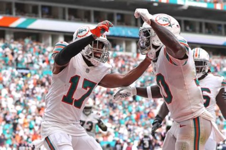 
Miami Dolphins |	Dolphins’ Tyreek Hill blasts ‘ludicrous’ Jaylen Waddle trade rumors, calls receiver ‘the future’	