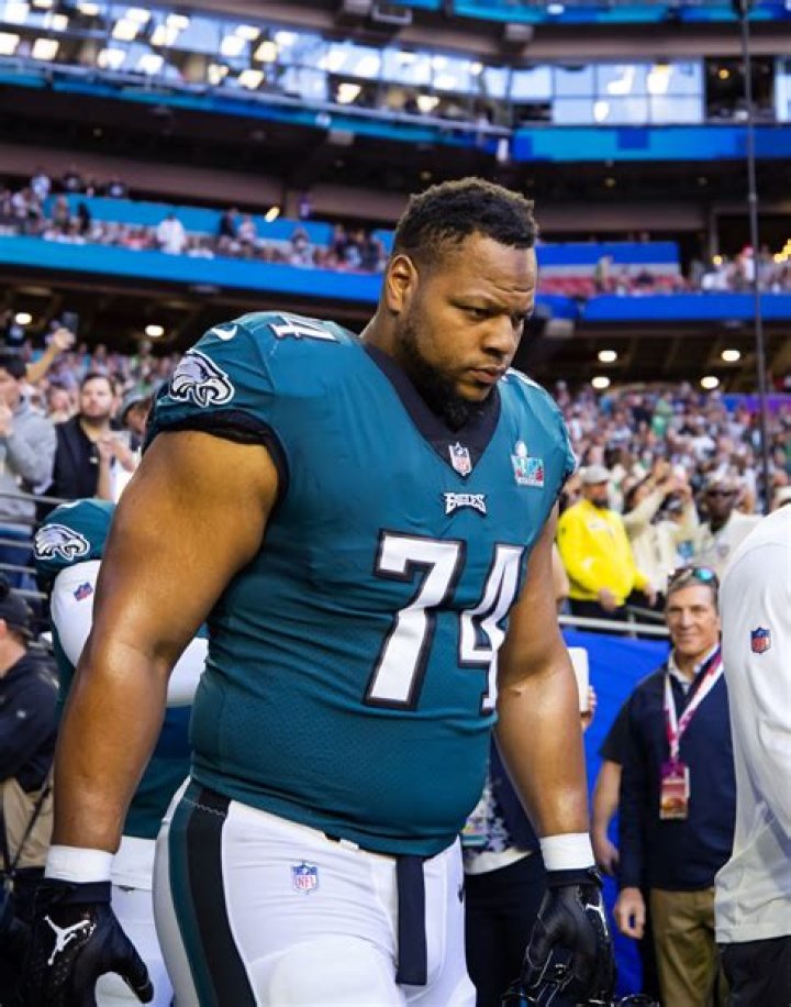 	Miami Dolphins expected to make hard push for free agent Ndamukong Suh	