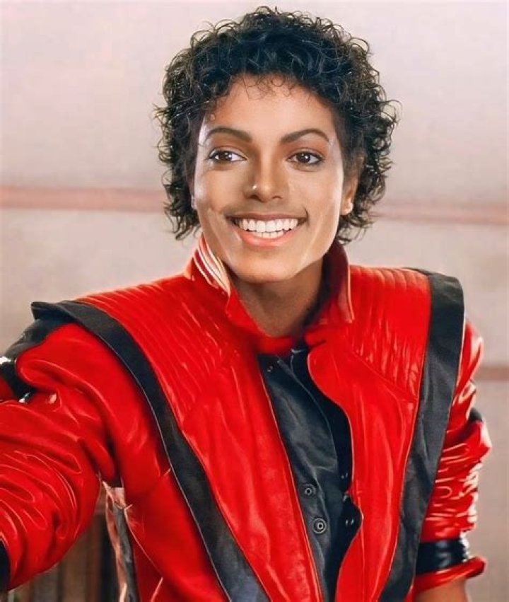 Michael Jackson - Bio, Net Worth, Height