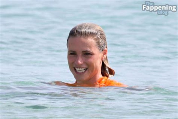 Michelle Hunziker en bikini orange sur Instagram