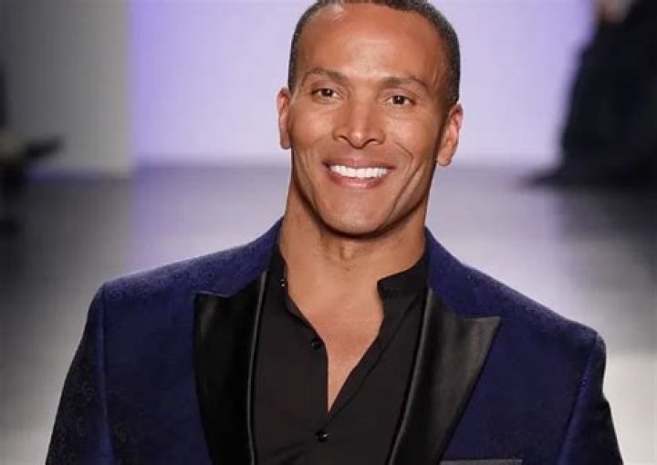 Mike Woods Bio, Age, Height, Wife, Salary, Net Worth, FOX 5