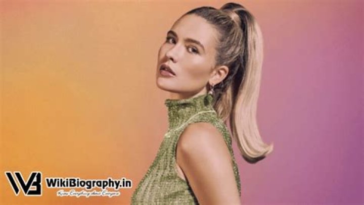 Mimi Webb: Wiki, Bio, Age, Singer, Song, Record Label, Net Worth