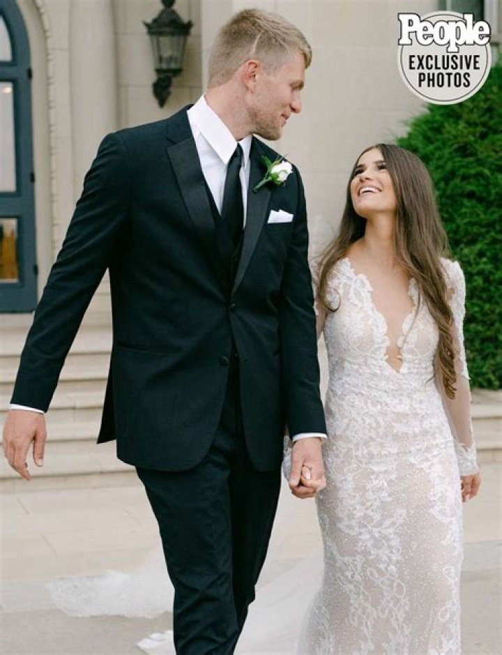 Morgan Simianer Weds Stone Burleson In Lavish Texas Wedding
