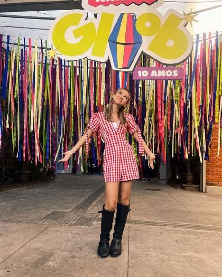 Nathalia Costa - Bio, Career, Single, Age, Net Worth, Height, Facts