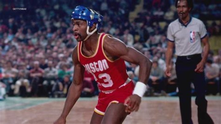 	NBA STAR TELLS SCORE ON DRUGS CALVIN MURPHY TALKS TO AFTER-SCHOOL GROUP	