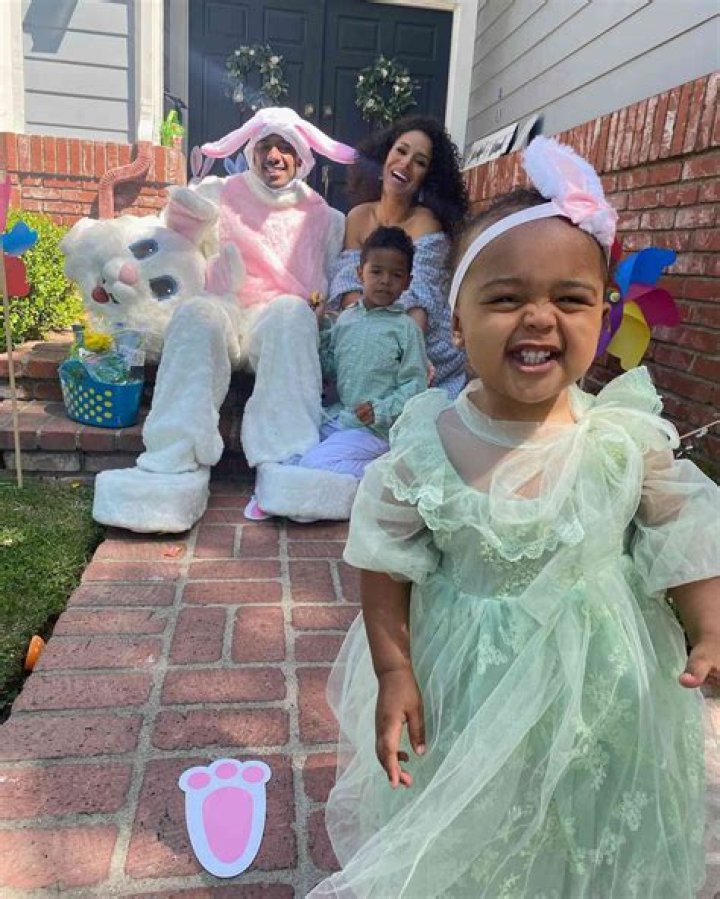 NICK CANNON, BRITTANY BELL, AND KIDS VISIT SESAME PLACE