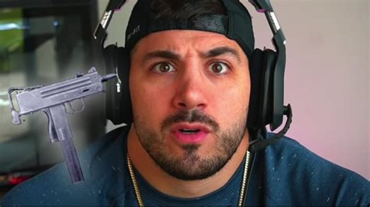 NICKMERCS Shows Off Big Change to His Mac-10 Loadout