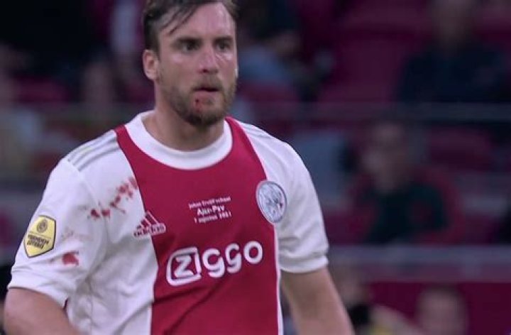 Nicolas Tagliafico red carded for Ajax vs. PSV in Johan Cruijff Schaal match