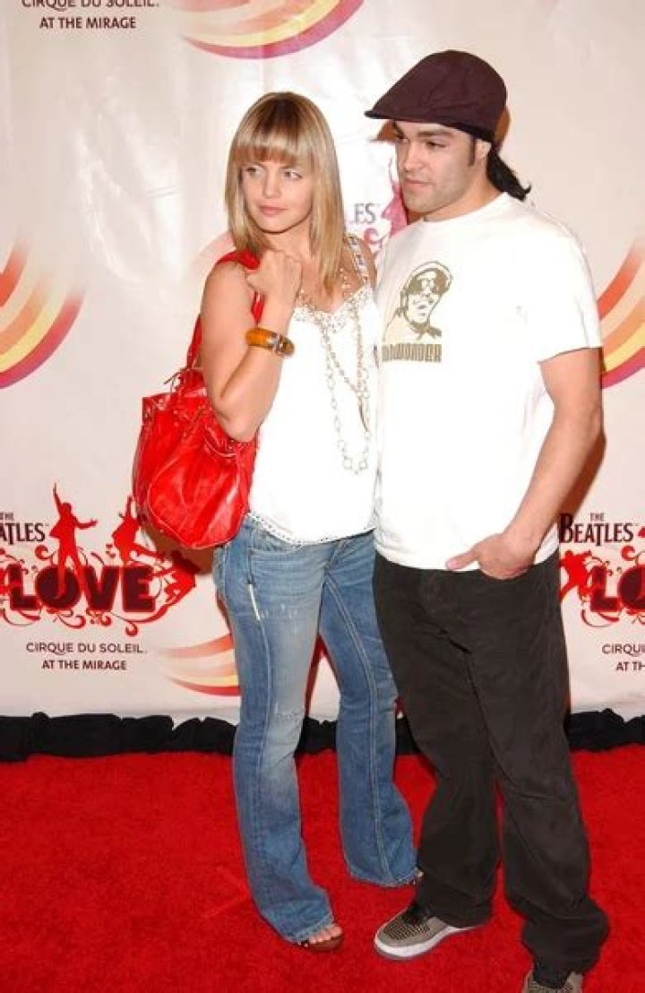 Nikki Cox And Bobcat Goldthwait: A Unique Connection In Comedy