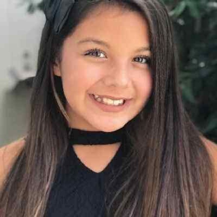 Olivia Olivarez- Bio, Age, Net Worth, Single, Nationality, Height, Career