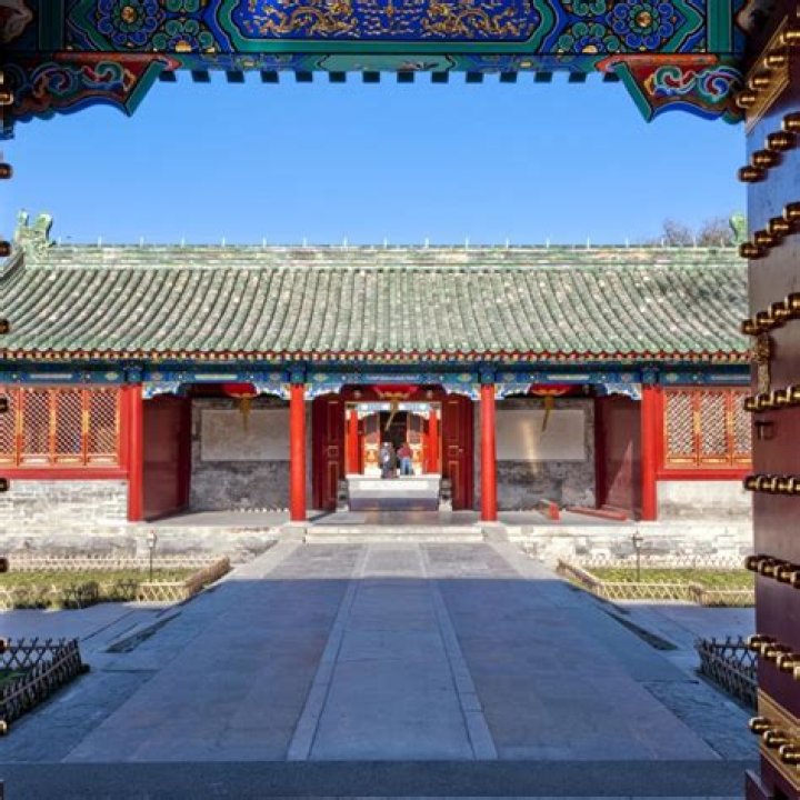 Open Qing dynasty mansions to the public, Beijing conservationists say