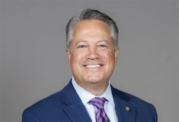 
Opinion Columnists |	Florida Democrats are dwindling. Why? | Steve Bousquet	