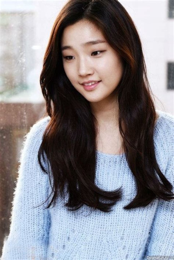 Park So-dam Biography